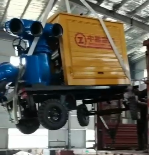 2台300立方拖挂排水泵发往吉林